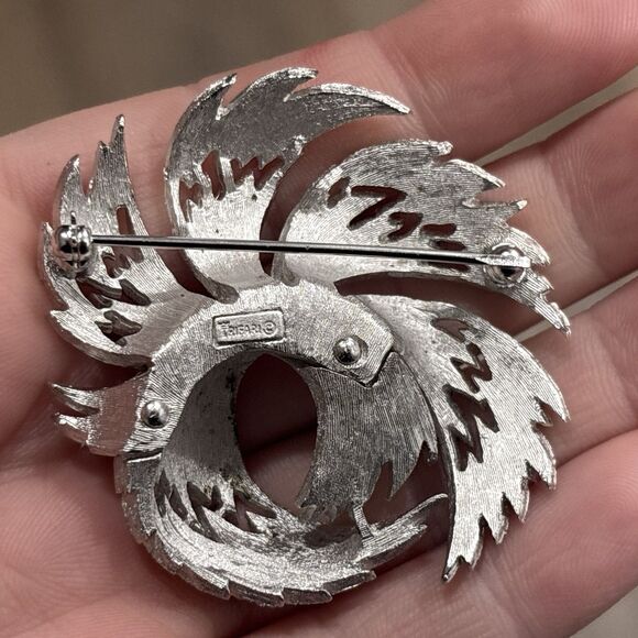 Vintage Trifari Brooch Swirl Silver Tone Textured Modernist - Picture 10 of 11